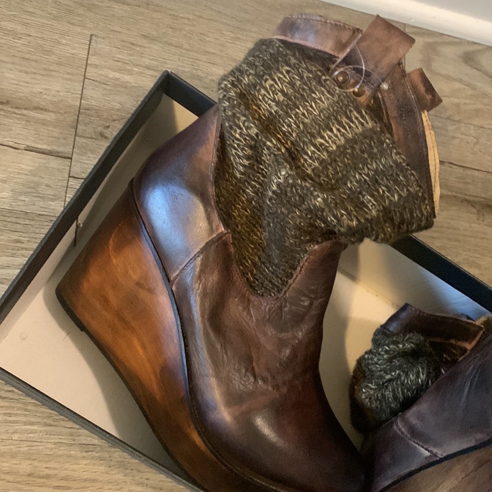 BED/STU —-Genuine brown leather NEW